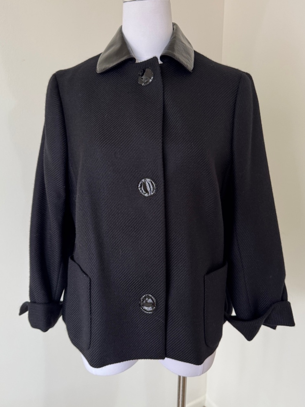 Akris Punto Black Virgin Wool Diagonal Rib Jacket Leather Collar Size 14 Large